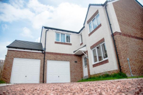 Beautiful 5 Bedroom House in Glasgow